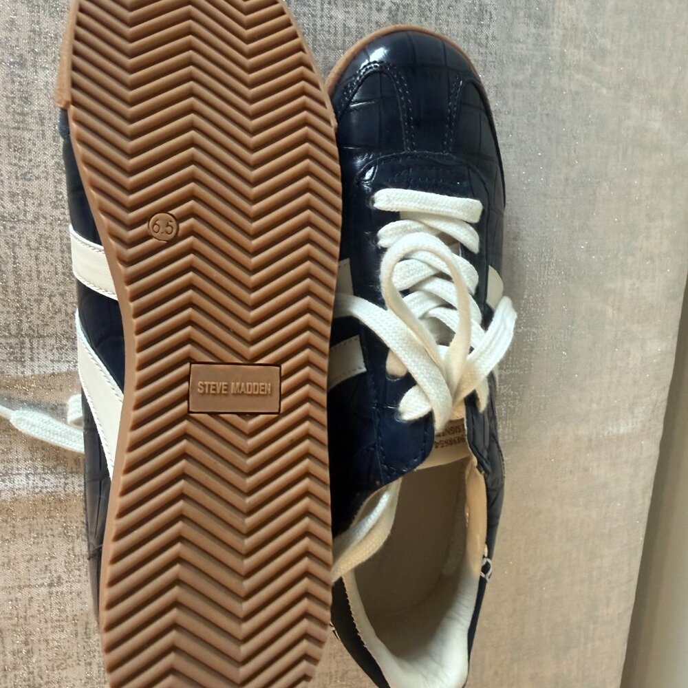 Steve Madden Navy Croc - Picture 7 of 12